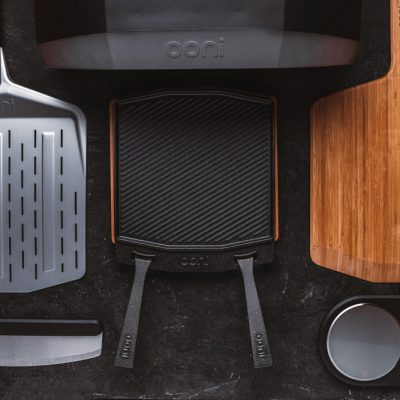 Alternative view of Ooni 16" bambusz pizzalapát és tálaló