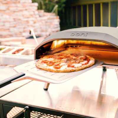 Alternative view of Ooni 14" perforált pizzalapát