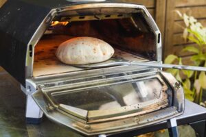 Pita sütése Ooni kemencében