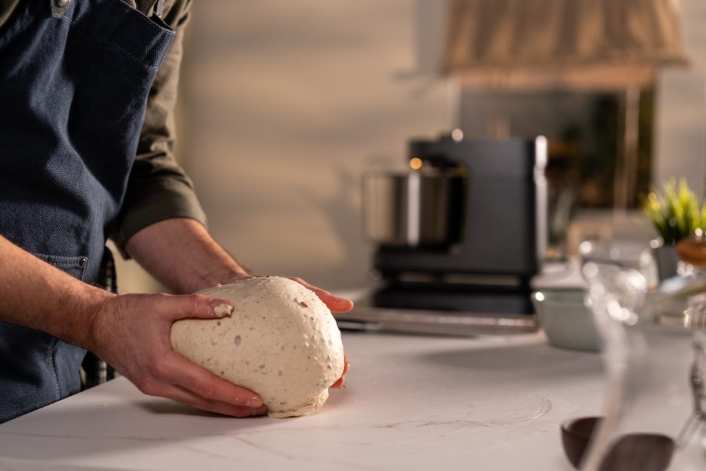 Miért jobb a spirális dagasztó pizzatészta készítéséhez, mint a hagyományos módszerek?