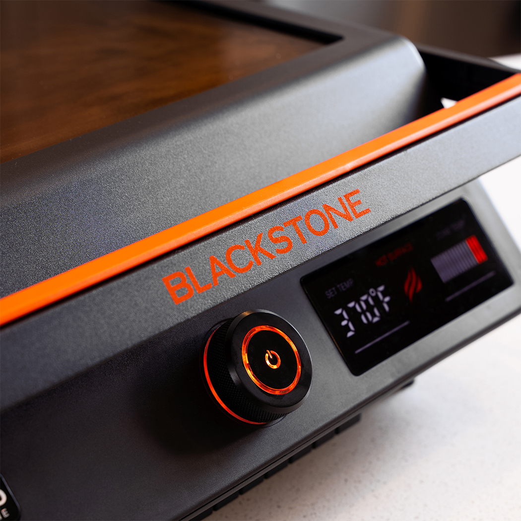 8000EU_0008_8000_17EseriesGriddle_Lifestyle_014