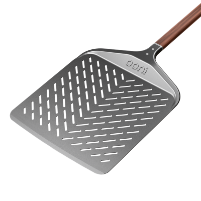 Ooni Signature 12″ prémium perforált pizzalapát – diófa nyéllel